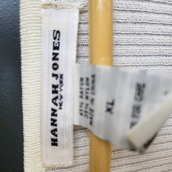 White Ribbed Button-Up Cardigan - Picture 3 of 4